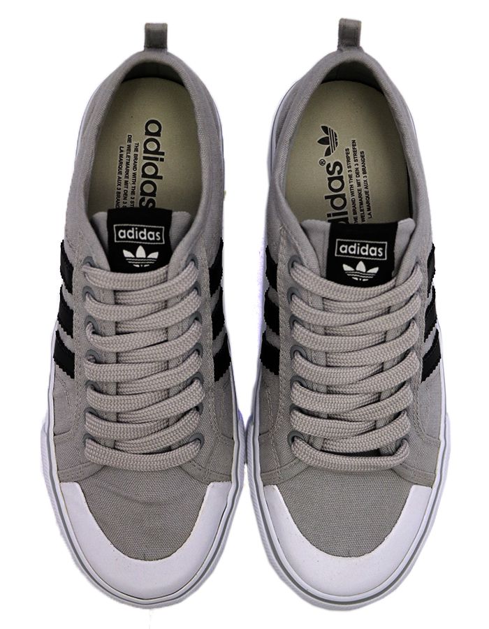 tênis casual adidas cinza