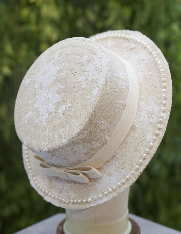 LOCAÇÃO - Jardim Secreto Grinalda Chapéu Samam - Renda e Pérolas.