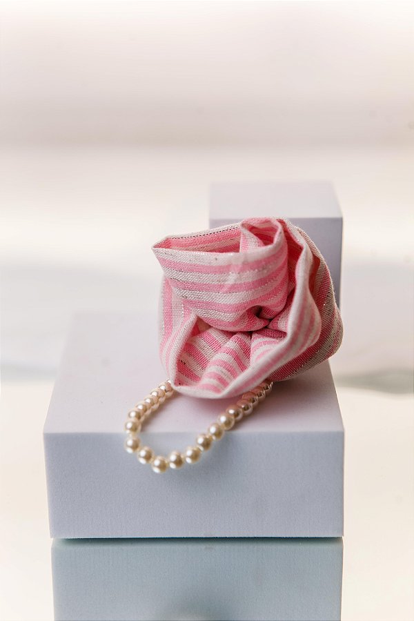 JC Broche Fivela Camélia Gabriele Colab Andrea Cerqueira Rosa