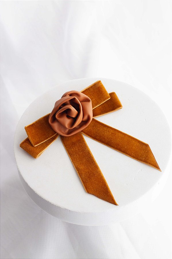 JC Laço Flor Caramelo Caramelo