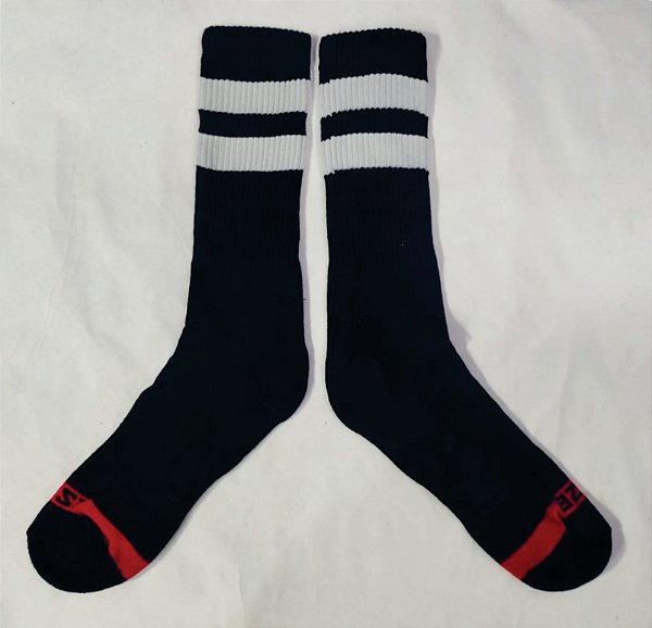 Meia preta com listra branca