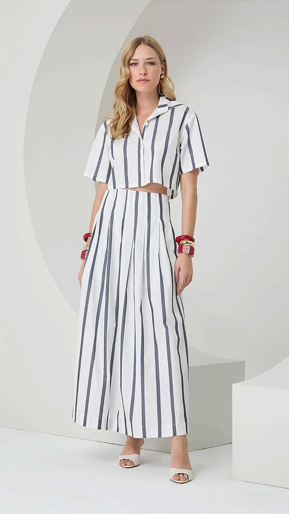 CONJUNTO CAMISA CROPPED E SAIA PREGAS