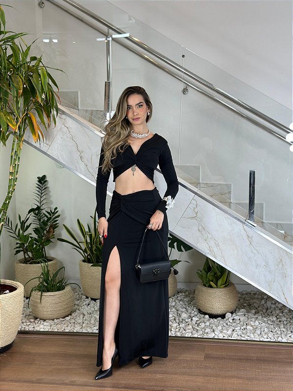 CONJUNTO BLUSA E SAIA LONGA