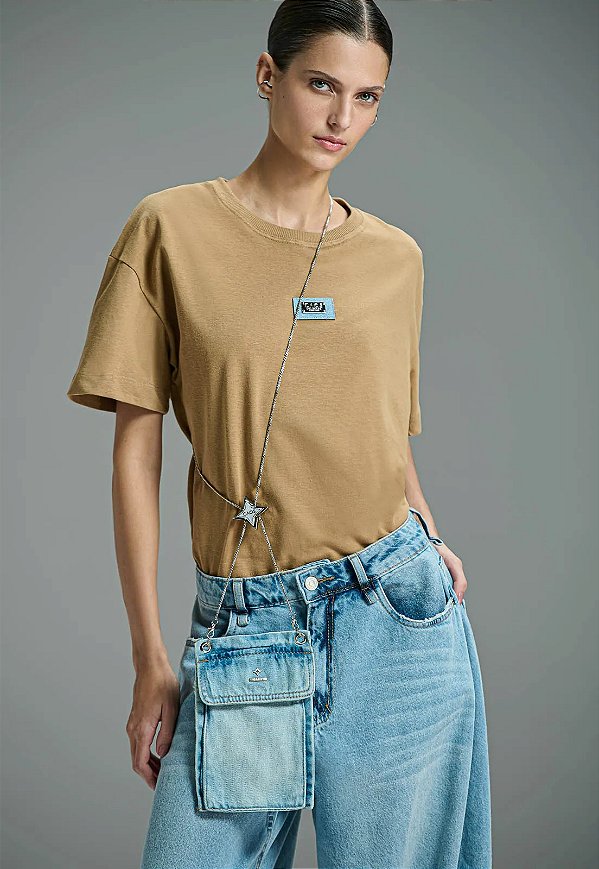 T-SHIRT COM BOLSINHA JEANS