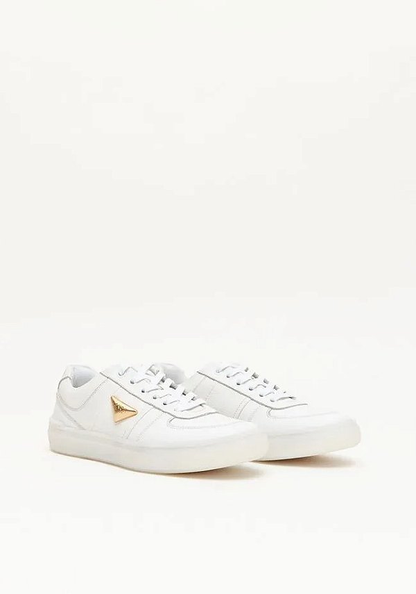 TENIS CASUAL COURO METAL TRIANGULO