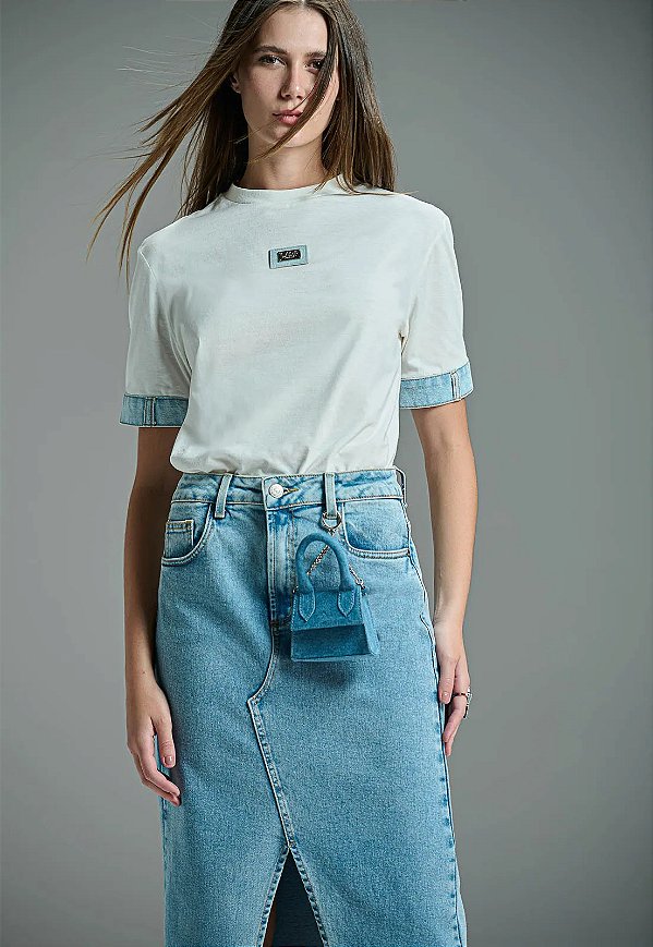 T-SHIRT COM MANGA BAINHA JEANS