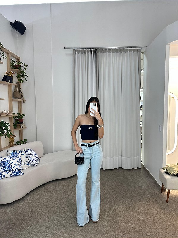 CALÇA TAYLOR FLARE ENTREPERNAS ALONGADO