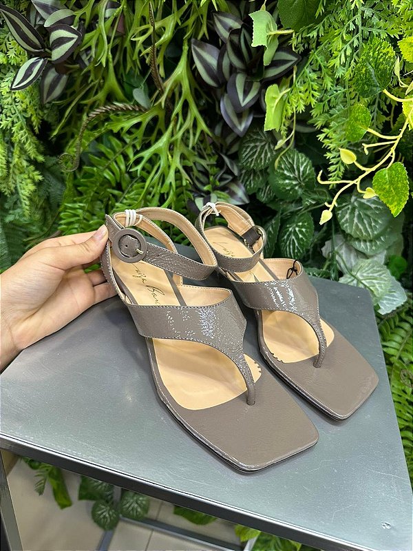 CALÇADOS VERNIZ SHOW DUMBO