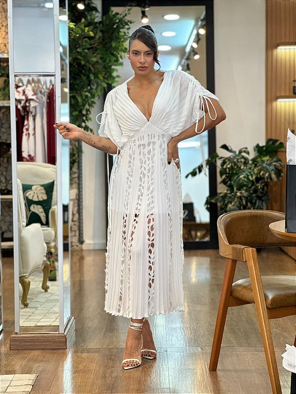 VESTIDO PLISSADO COM CORTE A LASER