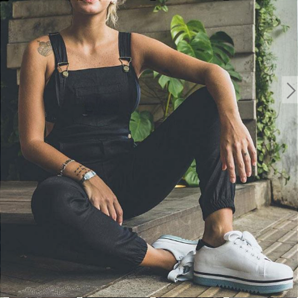 MACACÃO SKKINY FEMININO JARDINEIRA EM SARJA PRETO TAMANHO 36
