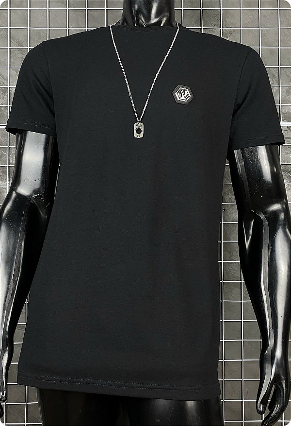 Camiseta masculina premium preta placa de metal frontal prateada