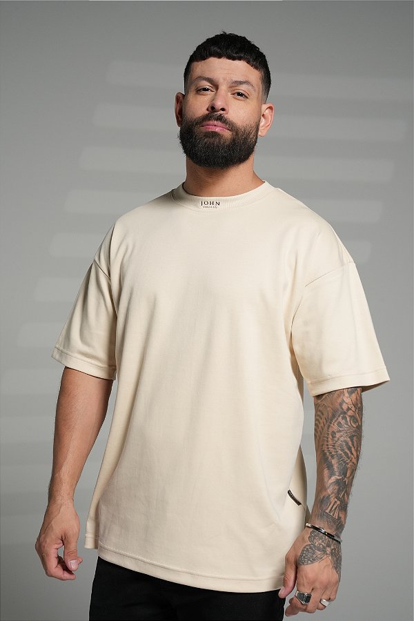 Camiseta oversized beige - micrologo na gola