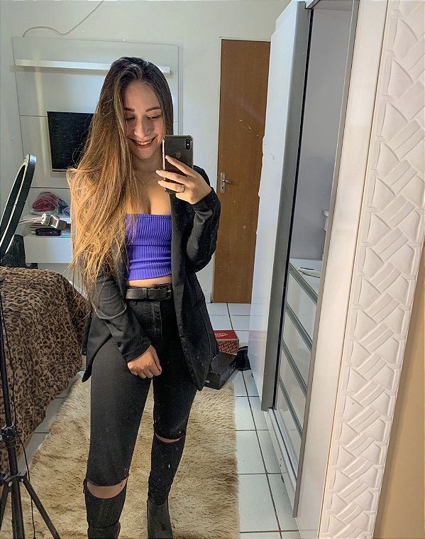 Calça Hot Pants Preta com Rasgos