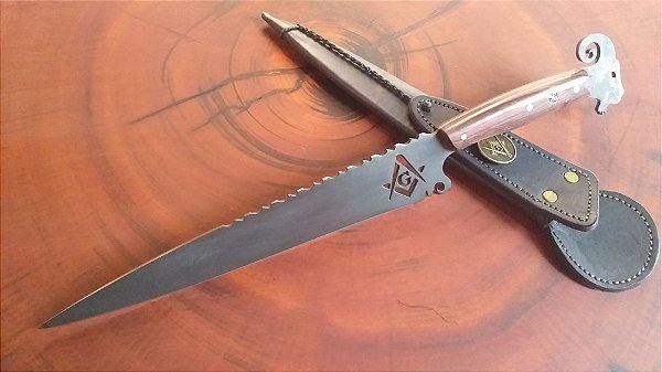 FACA ARTESANAL EM AÇO CARBONO MAÇOM n6