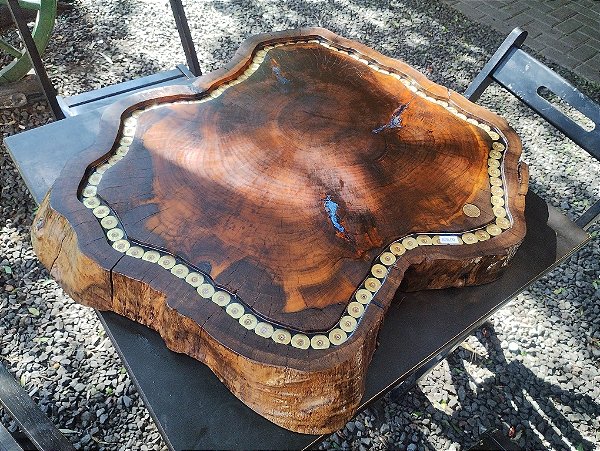 TÁBUA DE CORTE RÚSTICA GRANDE , BOLACHA  EM IMBUIA COM CARTUCHOS