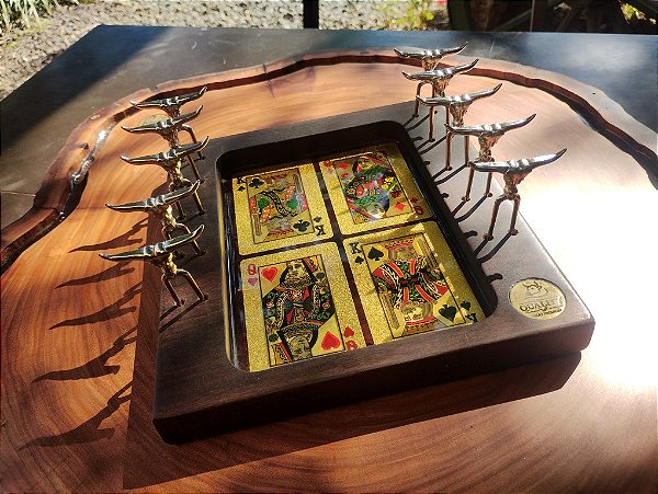 PETISQUEIRA MADEIRA RESINADA COM CARTAS