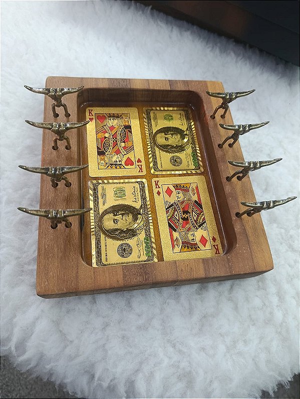 PETISQUEIRA MADEIRA RESINADA COM CARTAS ''REI DE OUROS E REI DE COPAS''