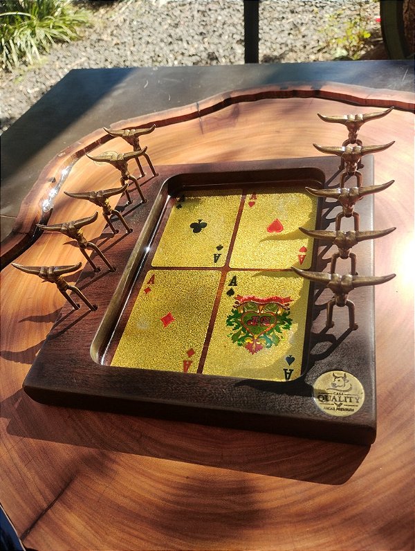 PETISQUEIRA MADEIRA RESINADA COM CARTAS