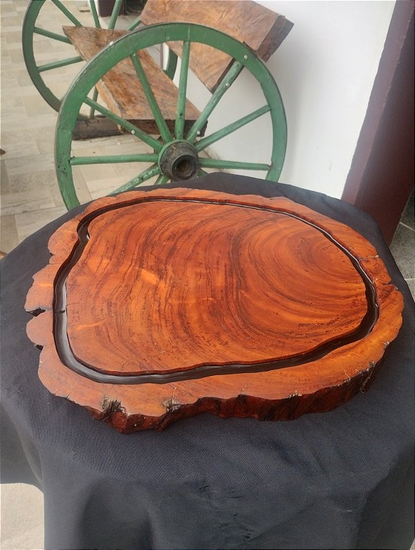 Tábua de Corte Rústica em Peroba Amarela