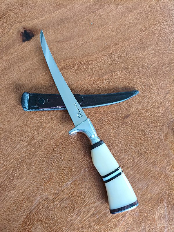 FACA PARA DESOSSAR , CABO EM RESINA