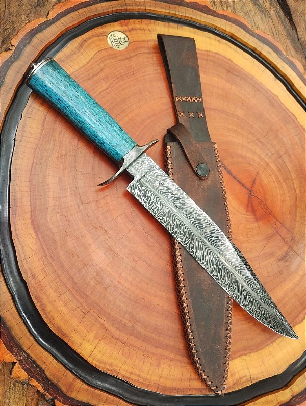 Faca Bowie em damasco pluma, cabo em Osso de Baleia estabilizado