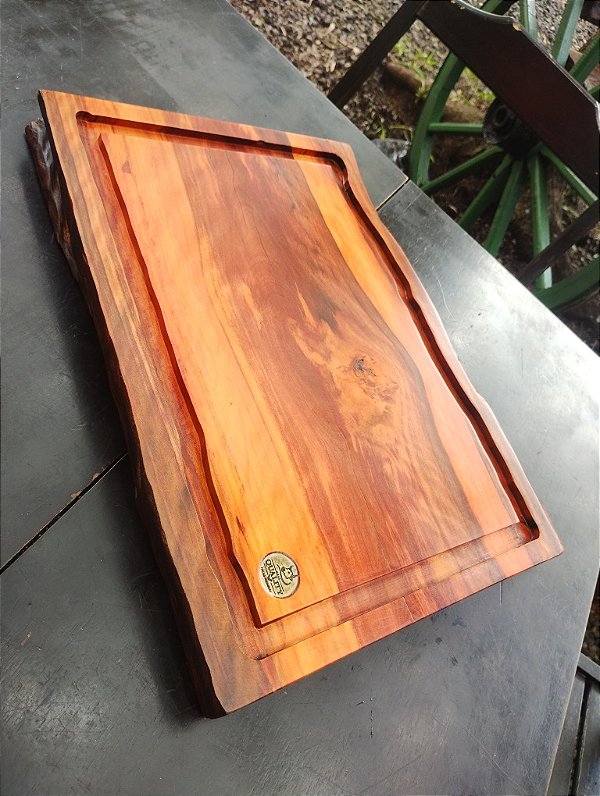 TÁBUA DE PEROBA ROSA COM BORDA ORGÂNICA