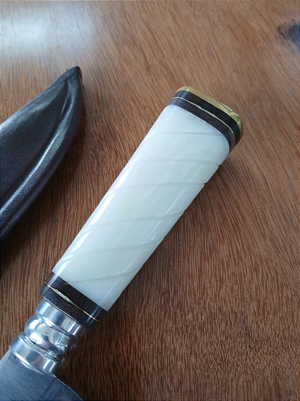 Faca Carbono 7 Polegadas , Cabo Resina e Madeira