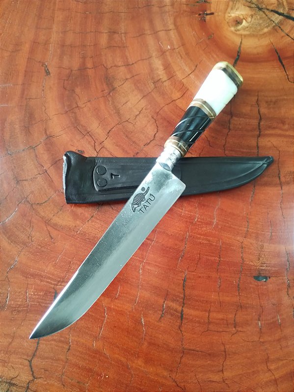 Faca Artesanal Tatu em Carbono