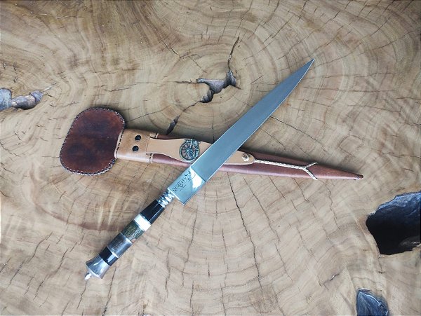 Punhal Gaúcho Forjado em Aço Carbono 5160 – Refinamento, Tradição e Artesanato de Primeira Linha