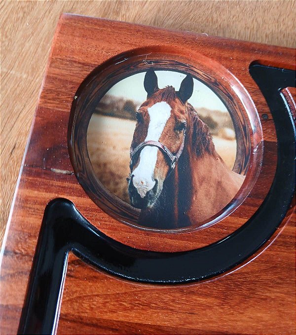 TÁBUA DE CORTE 30x40 MARCHETADA " CAVALO "