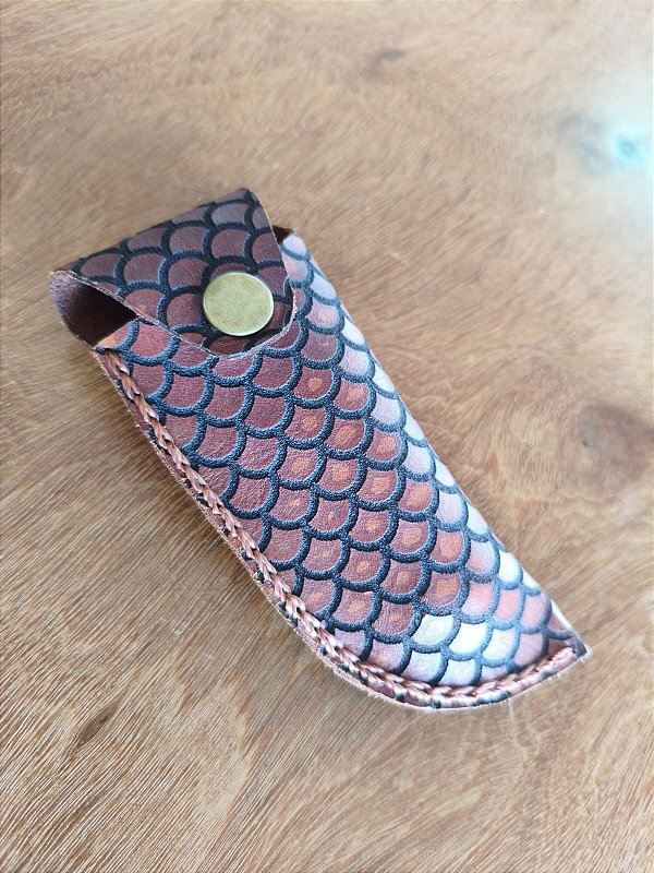 Canivete em Aço Damasco com Cabo em Pau-Brasil – Elegância, Resistência e Exclusividade