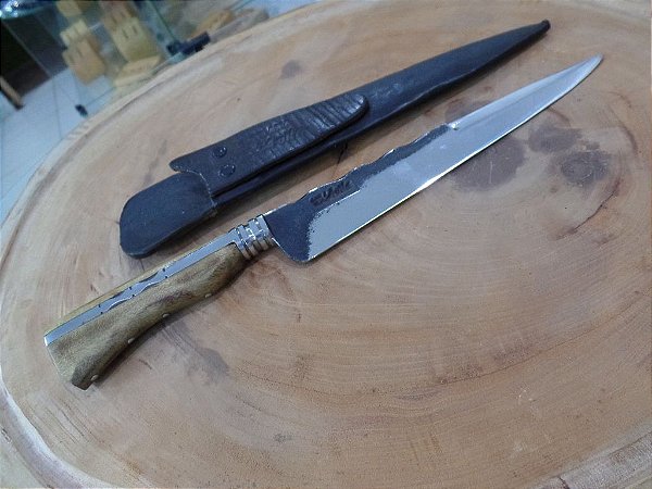 Faca gaúcha full tang 8” Forjada em aço carbono 5160, cabo invertido, brut forj, bainha de couro