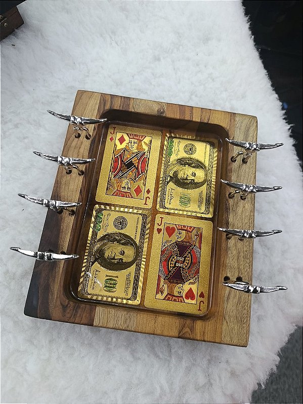 PETISQUEIRA MADEIRA RESINADA COM CARTAS ''VALETE DE COPAS E VALETE DE OUROS''