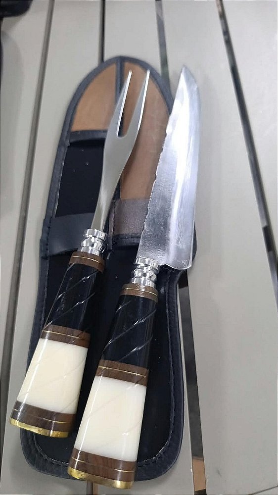Kit Faca aço carbono 1070 e Garfo inox 7 ” – Com Bainha, Cabo Madeira e Resina