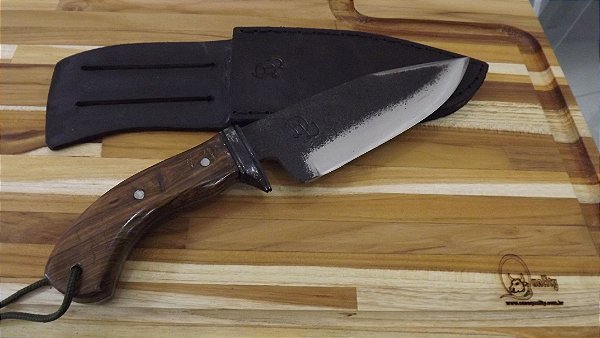 Faca Hunter Caça laminada em aço carbono 1070  com tamanho de 6,5” de lamina e  Cabo De Guajuvira