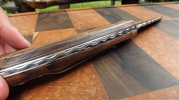 Canivete 4,5” Forjado em aço carbono , cabo em madeira nobre, brut forj