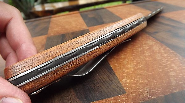 Canivete 4,5” Forjado em aço carbono , cabo em madeira nobre, brut forj