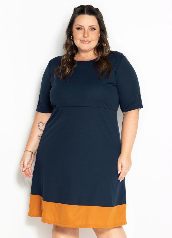 Vestido Marinho E Caramelo Com Mangas Plus Size