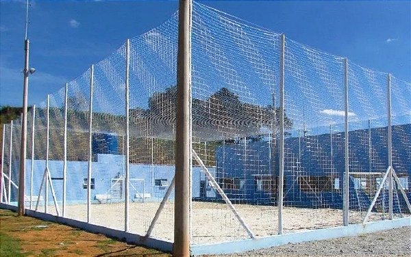 Rede de proteção para quadras e campos