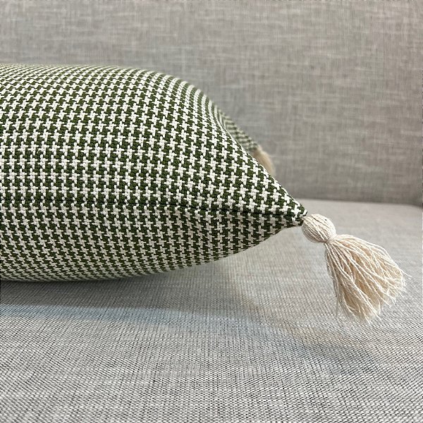 Capa Para Almofada Pied de Poule Verde com Pingente