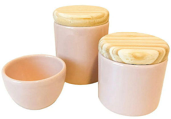 KIT HIGIENE 3 PCS ROSA LISO COM TAMPA MADEIRA CRUA -EN