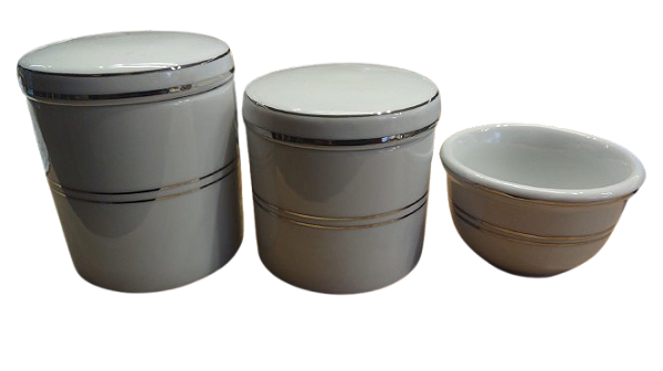 KIT HIGIENE BRANCO COM LISTRAS PRATA-EN
