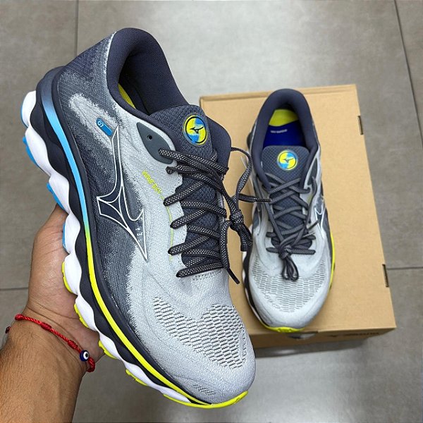 TÊNIS MIZUNO WAVE SKY 7 GREY YELLOW (COMPLETO)