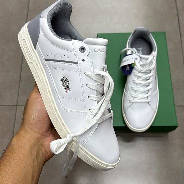 TÊNIS LACOSTE EUROPA PRO BRANCO/CINZA (COMPLETO)