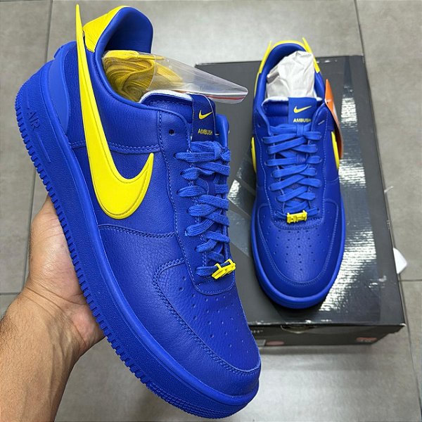 TÊNIS AMBUSH X NIKE AIR FORCE 1 LOW GAME ROYAL AND VIVID SULPHUR (COMPLETO)