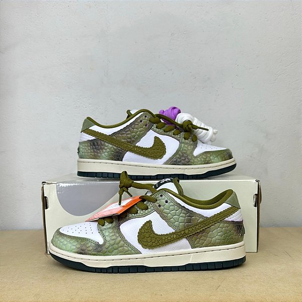 TÊNIS ALEXIS SABLONE X NIKE SB DUNK LOW PRO WHITE AND PACIFIC MOSS (COMPLETO)