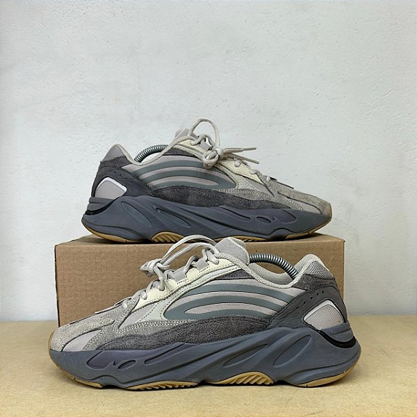 TÊNIS YEEZY 700 V2 TEPHRA *PRODUTO USADO 9/10* (SEM CAIXA)
