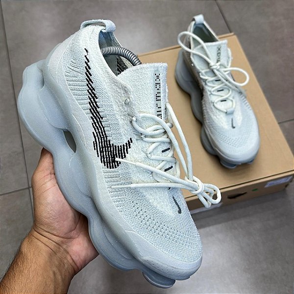 TÊNIS NIKE AIR MAX SCORPION FK SE LIGHT SILVER SMOKE GREY (COMPLETO)