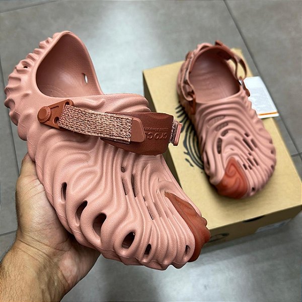 SALEHE BEMBURY X CROCS POLLEX CLOG KUWATA (COMPLETO)