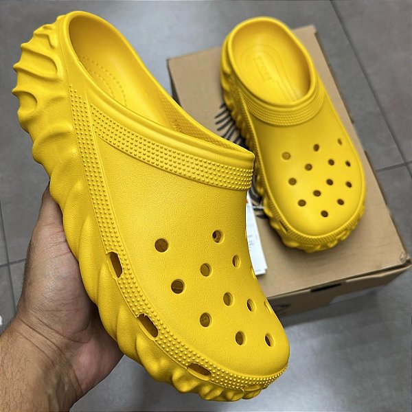 SALEHE BEMBURY X CROCS SARU CLOG CITRINE (COMPLETO)
